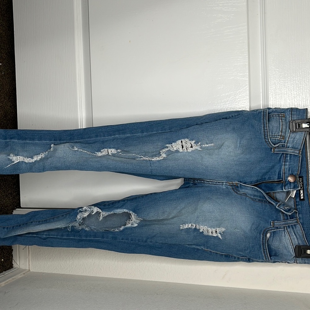dark washed fashion nova ripped jeans size 5
